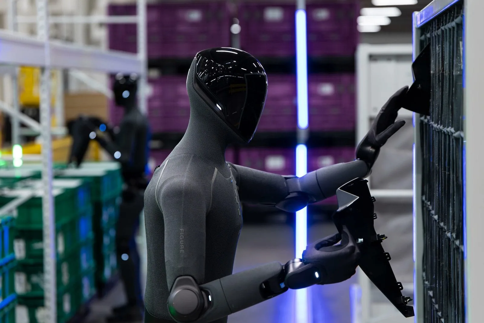 Een Figure-robot op de BMW-lijn in Spartanburg, gefotografeerd door de oprichter van Figure. Bron: @adcock_brett op X, juni 2026.